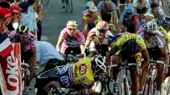 Tour de France Banner Smack (2000s Cycling Blooper)